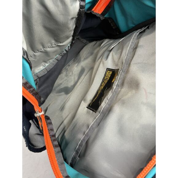 The North Face Vault Backpack Day Hiking Adventure Pack Turquoise And Orange - Picture 3 of 5